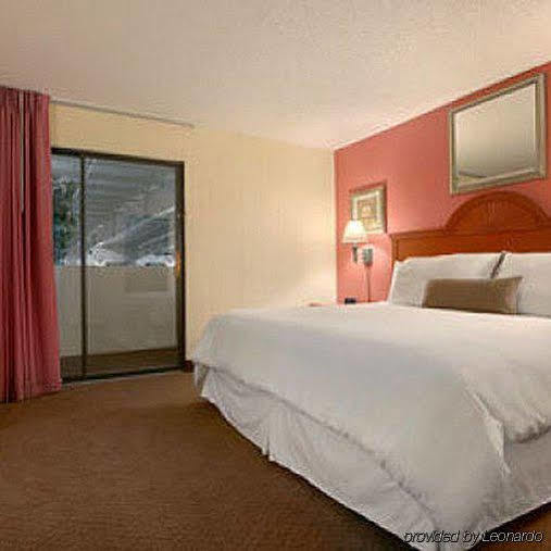 Plaza Hotel And Suites Pine Bluff Habitación foto